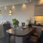 Wuenderschoener Hausteil Mit Garten By Interhome *