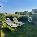 Wuenderschoener Hausteil Mit Garten By Interhome Semesterbostad *