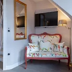 Semesterbostad Wuenderschoener Hausteil Mit Garten By Interhome *