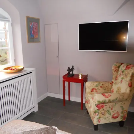 Wuenderschoener Hausteil Mit Garten By Interhome