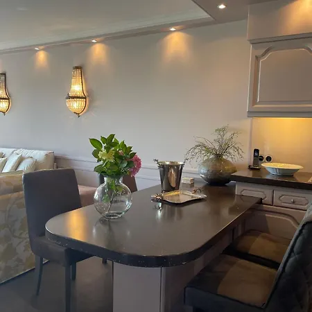 Wuenderschoener Hausteil Mit Garten By Interhome *