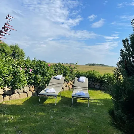 Wuenderschoener Hausteil Mit Garten By Interhome *