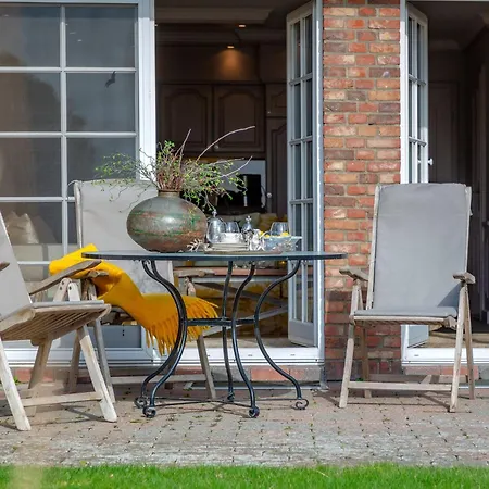 Wuenderschoener Hausteil Mit Garten By Interhome * Archsum
