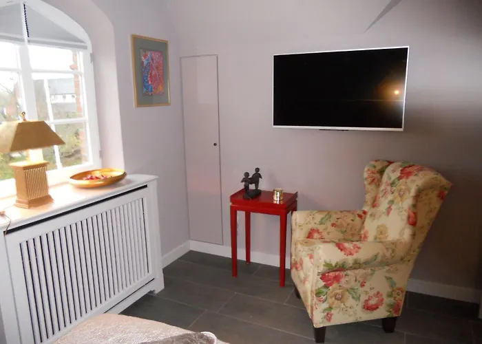 Wuenderschoener Hausteil Mit Garten By Interhome